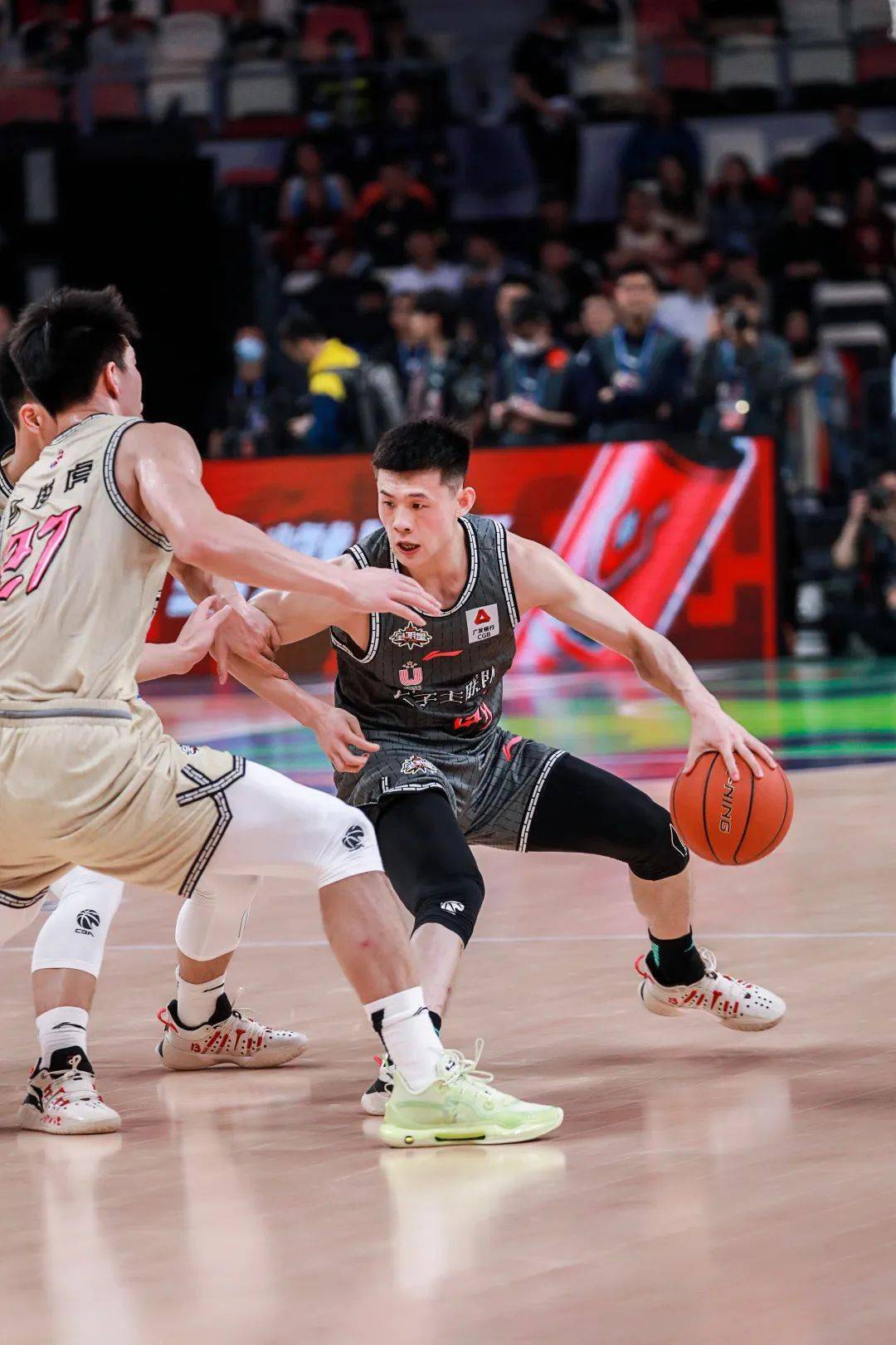 九游网页版-赛地聚焦：CBA常规赛转会期热度飙升，新疆广汇更衣室发声，赛场秩序良好，数据趋势出现新变化的简单介绍-九游网页版